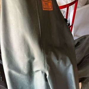 XL size dark green color Grundens bib.